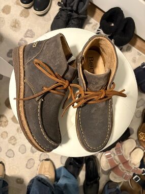 Born Women's Dark Brown Suede Chukka Boots with Tan Laces